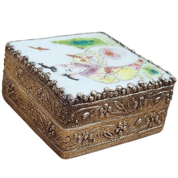 Vtg Asian Trinket Pill Snuff Box Porcelain Lid Hand Painted 2.5" Child Red Birds - Picture 3 of 5